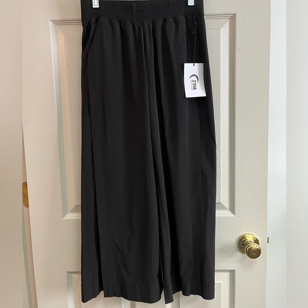 ZYIA work flow pants. Gaucho style. Nylon & spandex. Elastic waist. NWT. Size M - Picture 5 of 8